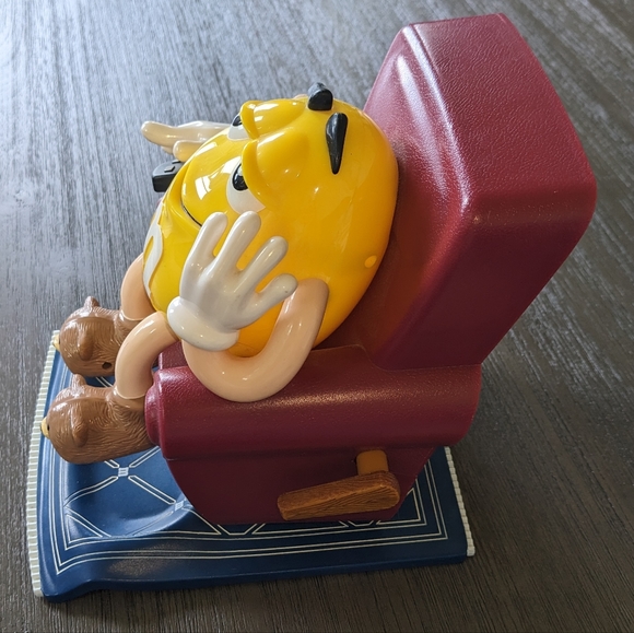 Yellow M&M Dispenser LA-Z-Boy Recliner M&M's Candy Collectible Vintage 1999 Mars - Picture 8 of 8